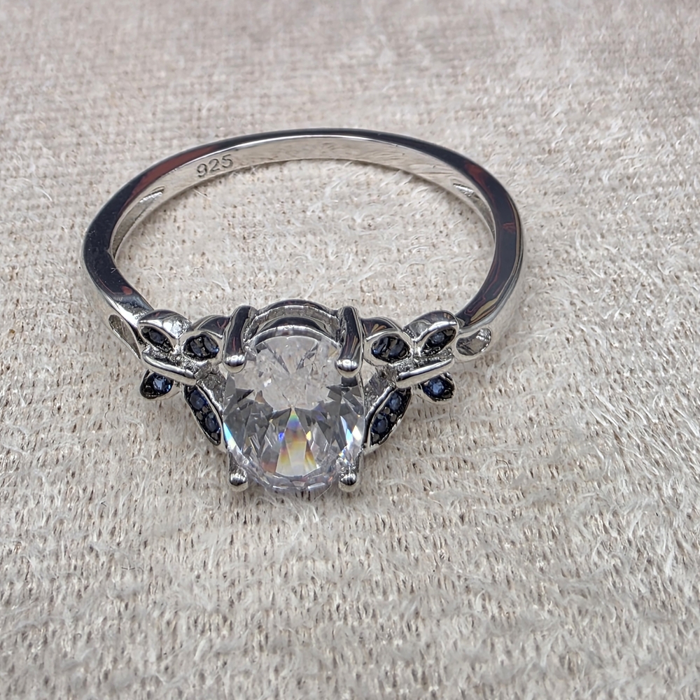 Elegant Silver and Blue Gemstone Ring (1153)